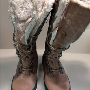 Bearpaw Tan Lace-Up Winter Boots